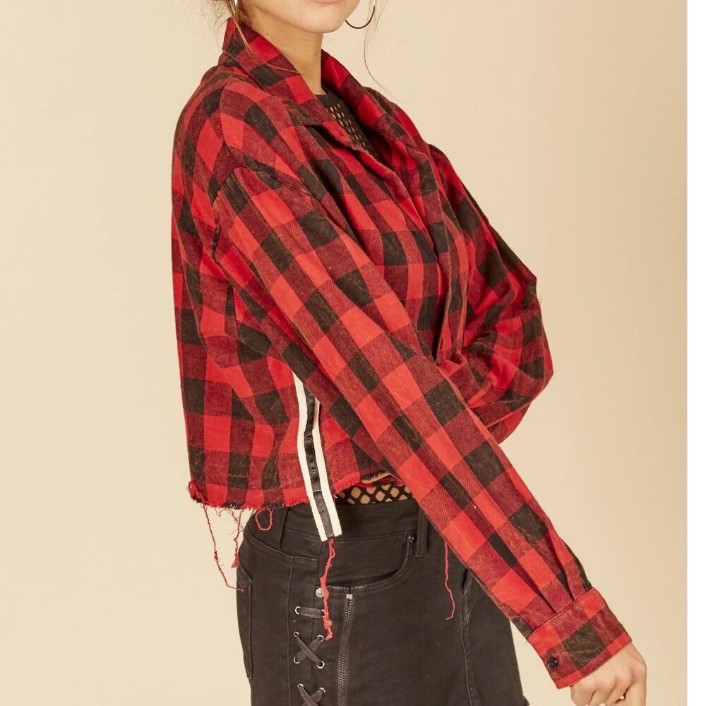 VINTAGE HAVANA Buffalo Plaid Satin Trim Boxy Cropped Flannel Shirt Red/Small